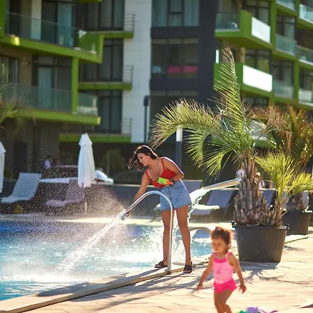 Santa Monica Pool & Mamaia Nord *