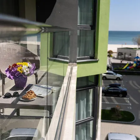 Santa Monica Pool & Mamaia Nord Apartament *