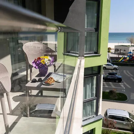 Santa Monica Pool & Mamaia Nord Apartament *