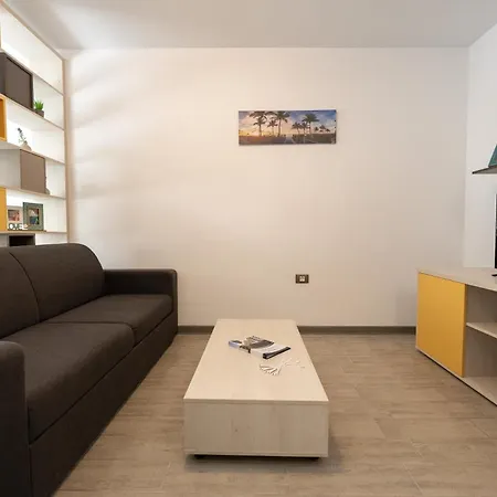Santa Monica Pool & Mamaia Nord Apartament *