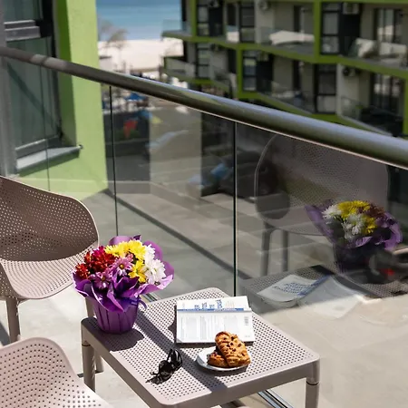 Santa Monica Pool & Mamaia Nord Apartament *