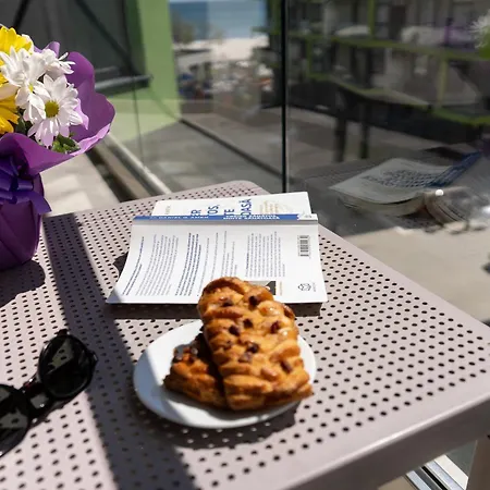 Santa Monica Pool & Mamaia Nord Apartament *