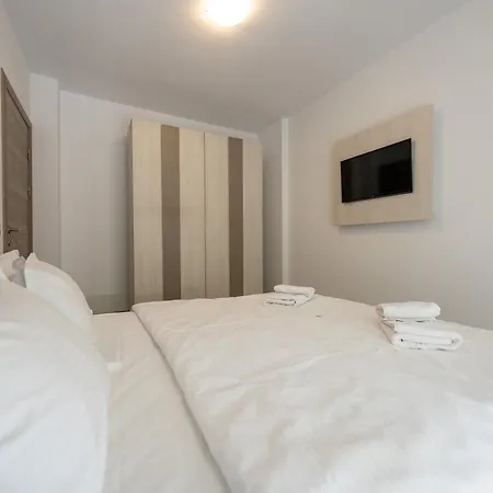 Apartament Santa Monica Pool & Mamaia Nord *