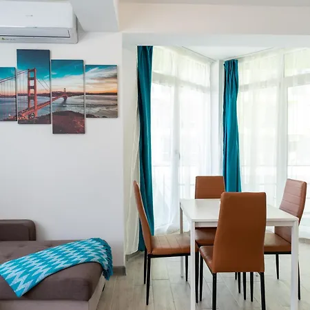 Santa Monica Pool & Mamaia Nord